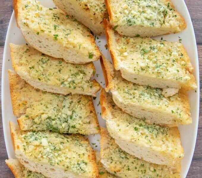 Homemade Garlic Bread – Fresh & Buttery